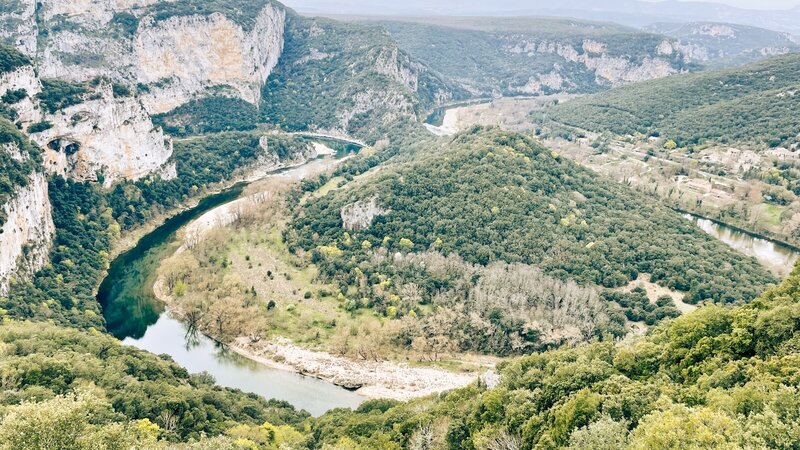 Pont d'Arc enjambant la rivière Ardèche dans les gorges de l'Ardèche