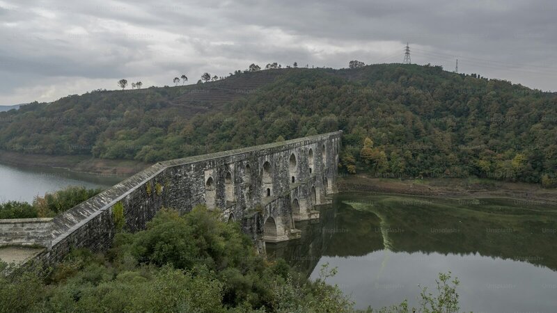 Viaduc de Millau et gorges du Tarn en Aveyron
