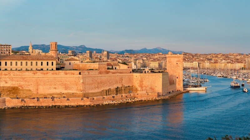 Calanques de Marseille et Vieux-Port dans les Bouches-du-Rhône
