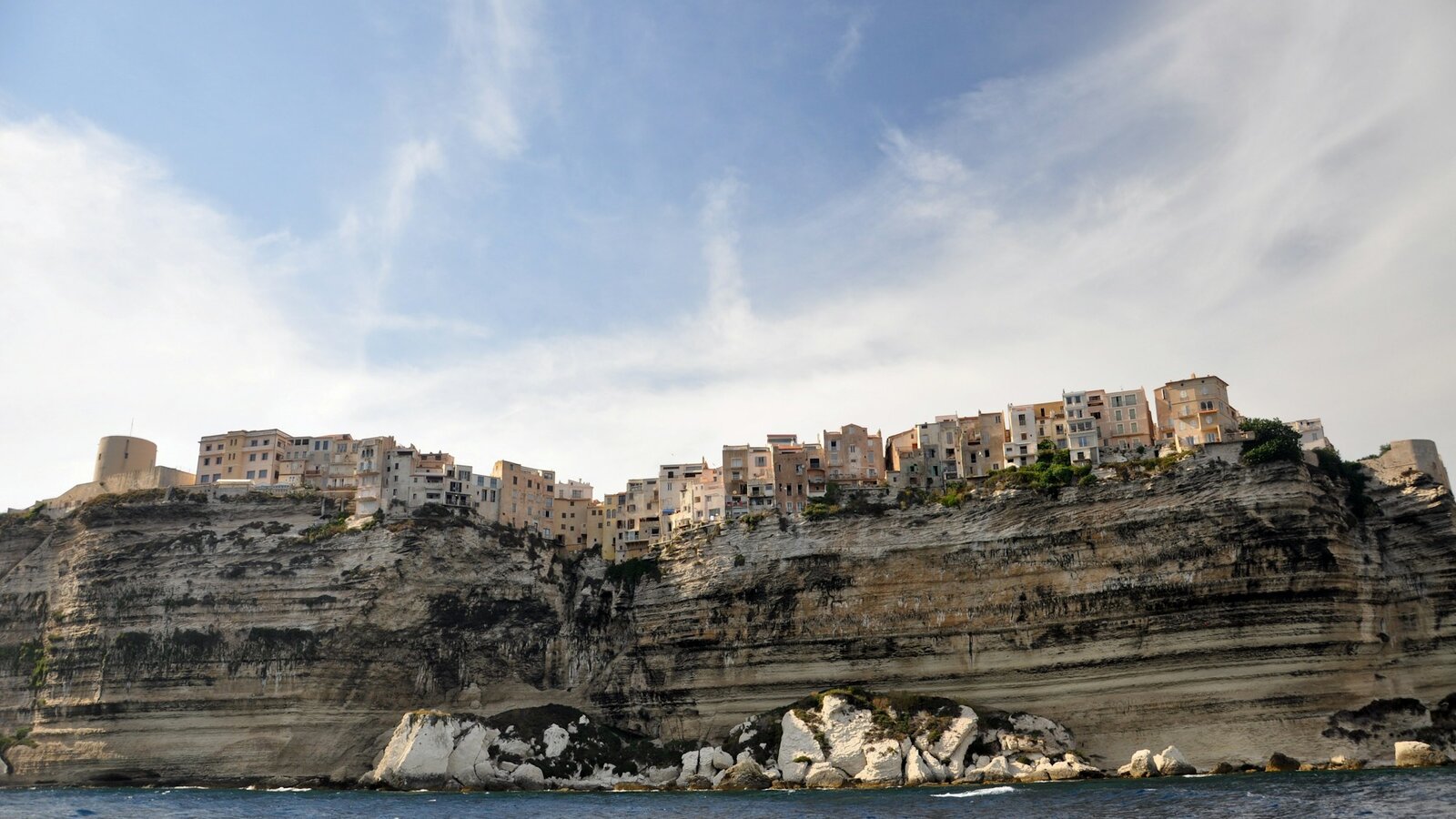 Falaises de Bonifacio et eaux turquoise de Corse-du-Sud