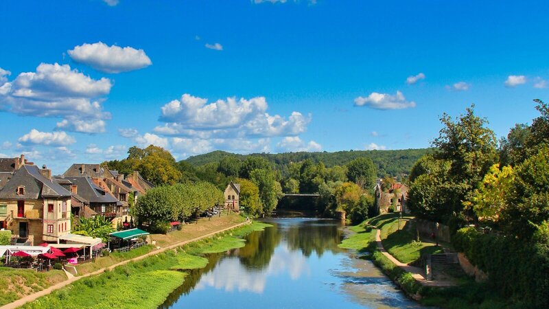 Village de La Roque-Gageac et falaises de la vallée de la Dordogne