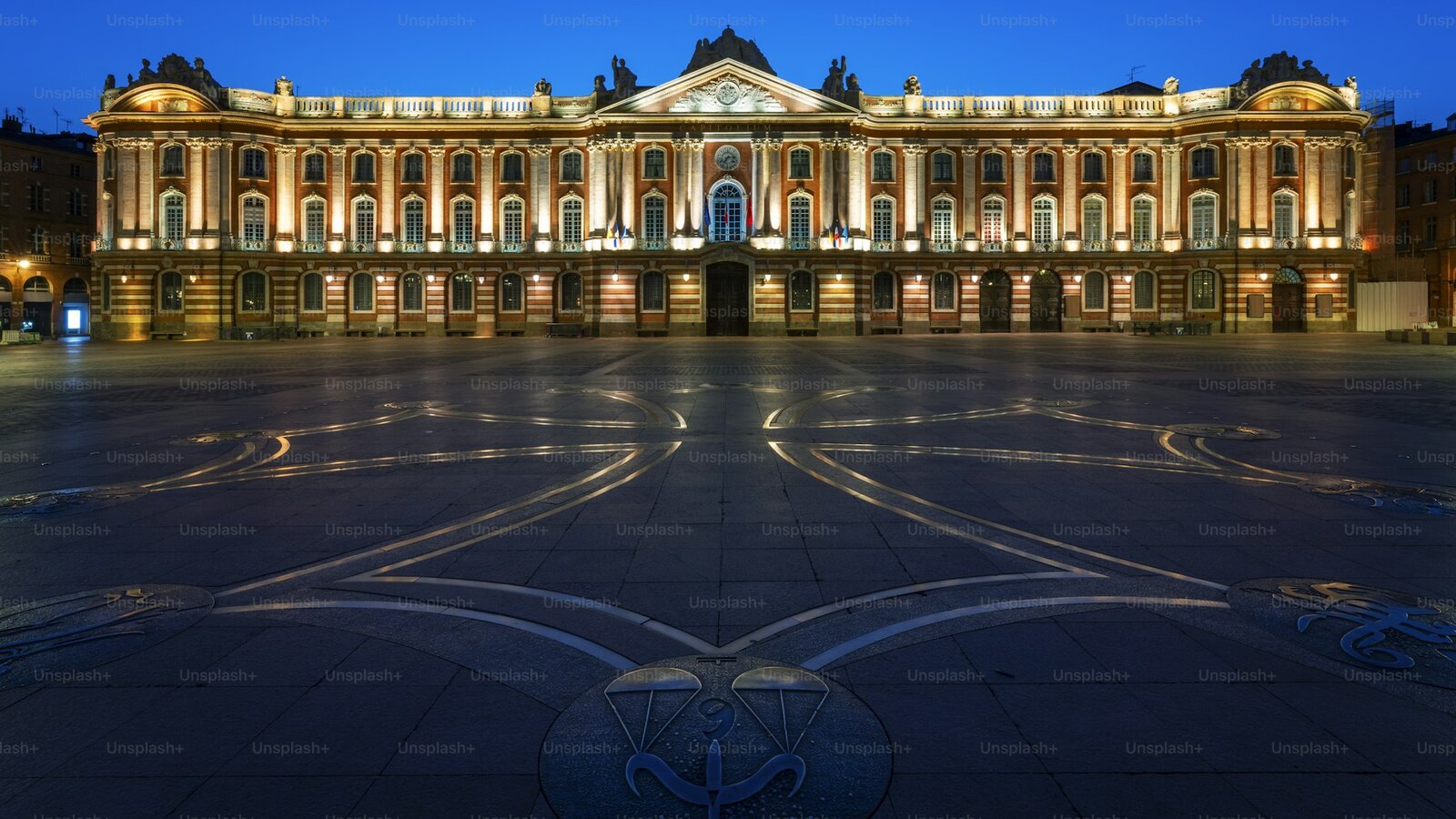 Capitole de Toulouse et canal du Midi en Haute-Garonne