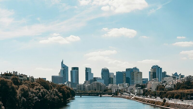 Quartier de La Défense et parc de Saint-Cloud dans les Hauts-de-Seine