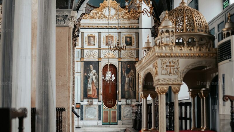 Village de Saint-Cirq-Lapopie sur les falaises du Lot