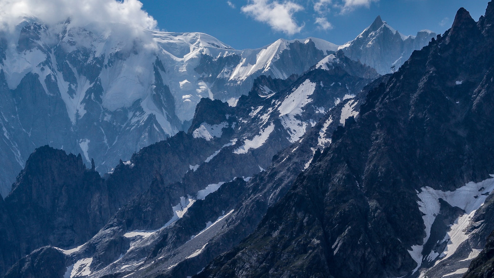 Panorama des Alpes et du Mont-Blanc en Auvergne-Rhône-Alpes