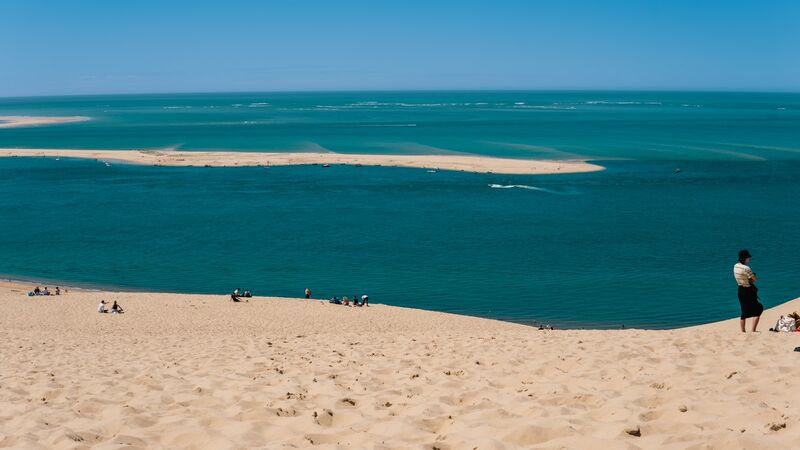 Dune du Pilat surplombant l'océan Atlantique en Nouvelle-Aquitaine