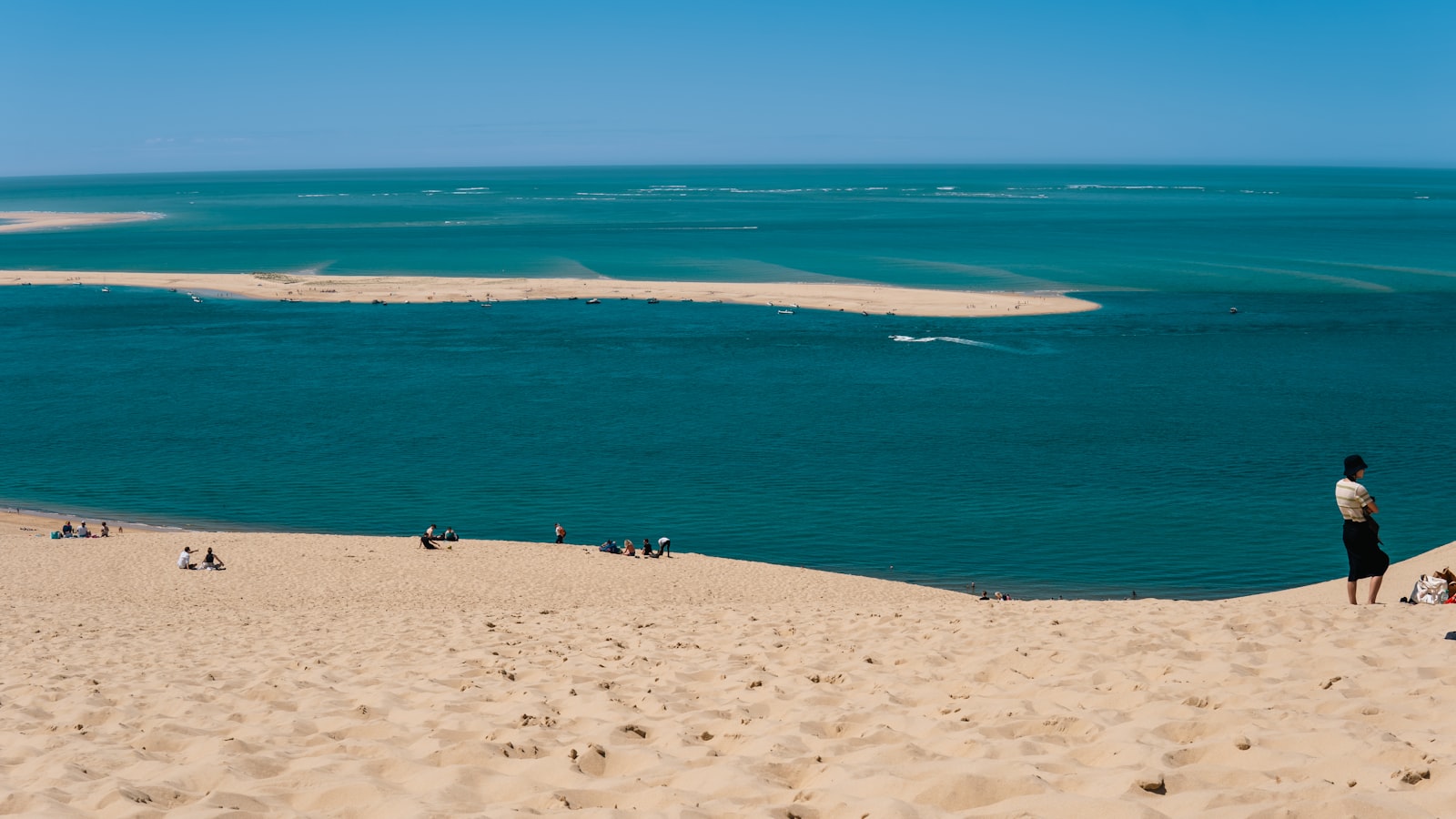 Dune du Pilat surplombant l'océan Atlantique en Nouvelle-Aquitaine